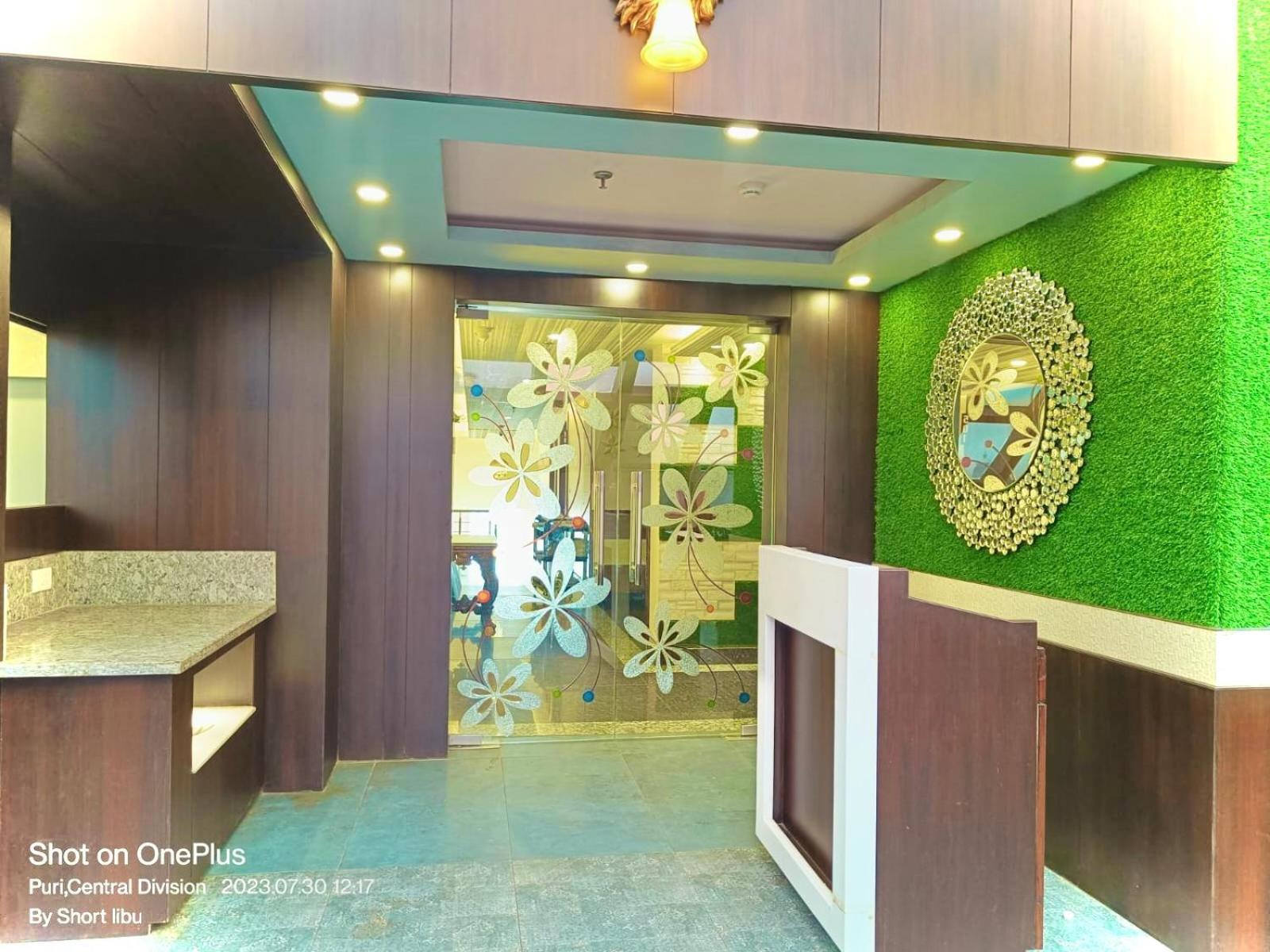 Hotel Kuber Palace ! Puri Near-Sea-Beach-And-Temple Fully-Air-Conditioned-Hotel With-Lift-And-Parking-Facility Εξωτερικό φωτογραφία