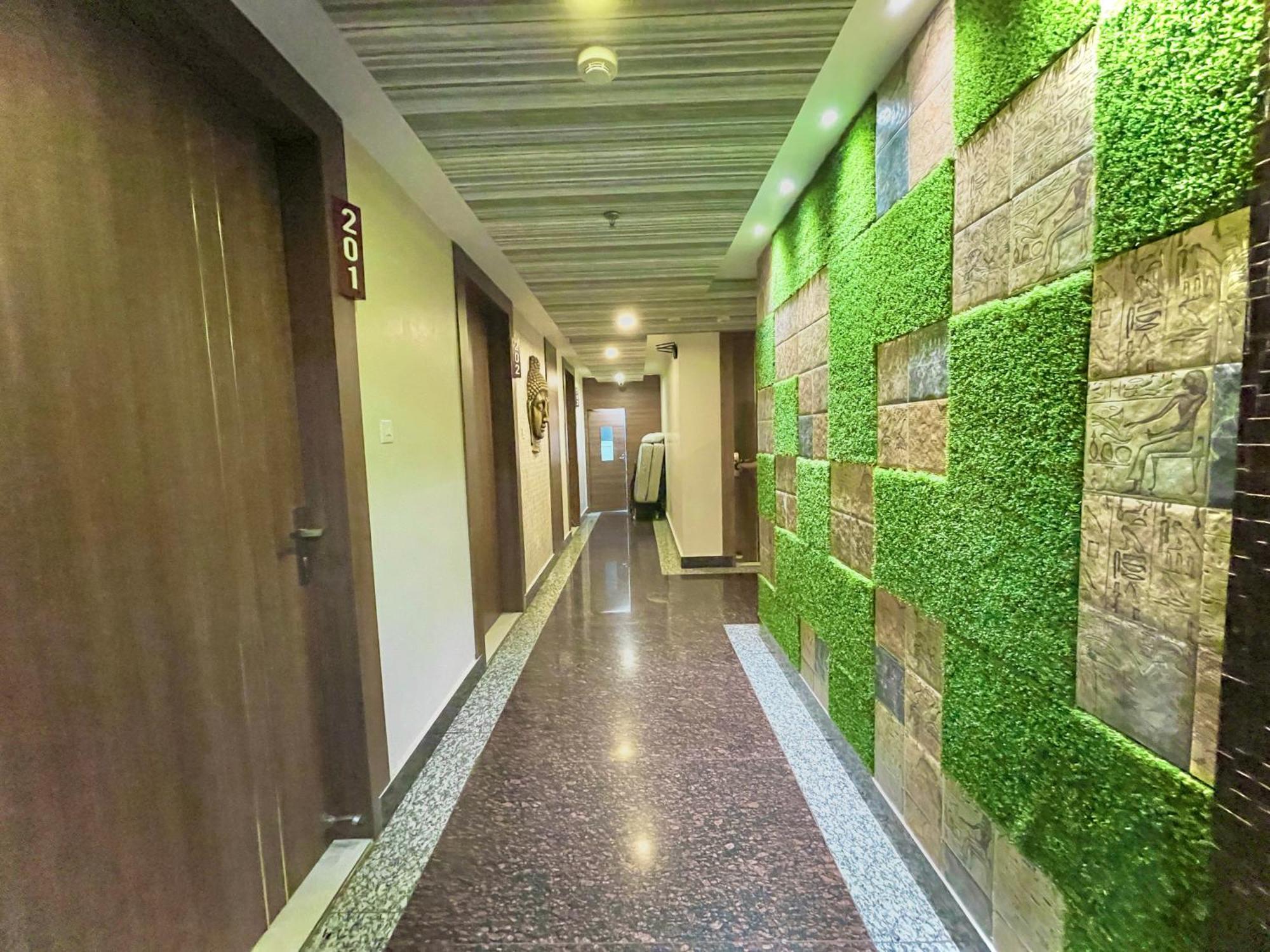 Hotel Kuber Palace ! Puri Near-Sea-Beach-And-Temple Fully-Air-Conditioned-Hotel With-Lift-And-Parking-Facility Εξωτερικό φωτογραφία