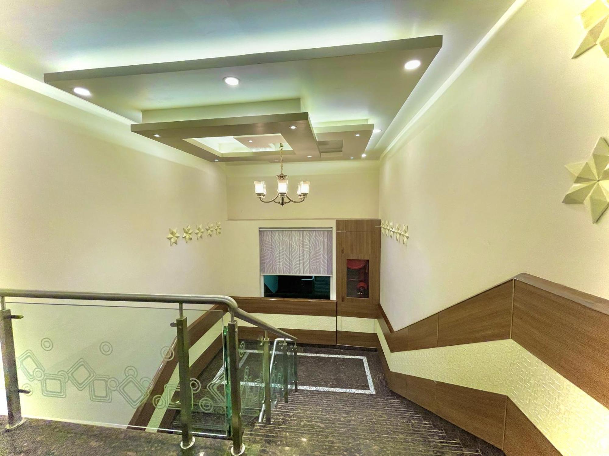 Hotel Kuber Palace ! Puri Near-Sea-Beach-And-Temple Fully-Air-Conditioned-Hotel With-Lift-And-Parking-Facility Εξωτερικό φωτογραφία