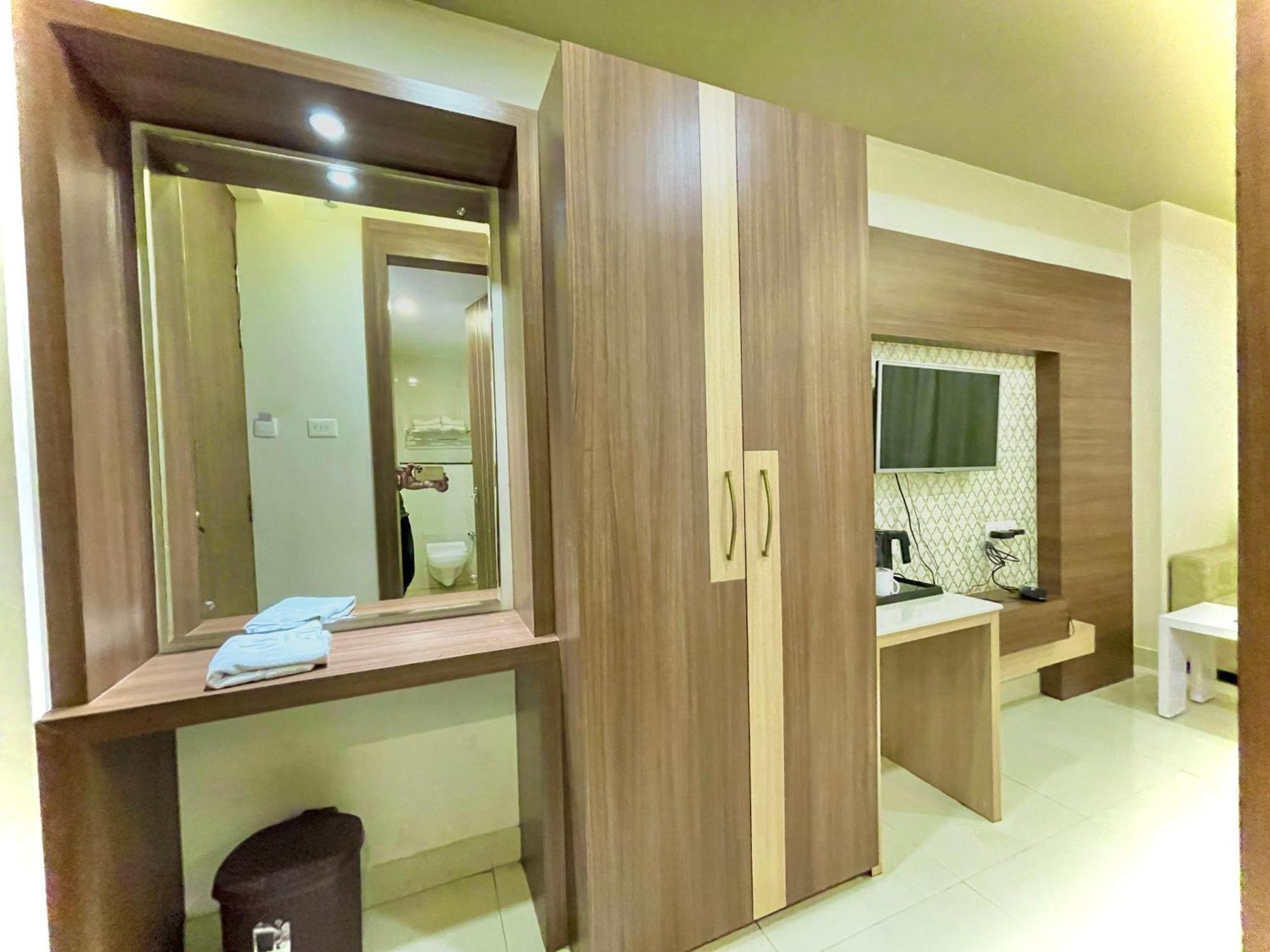Hotel Kuber Palace ! Puri Near-Sea-Beach-And-Temple Fully-Air-Conditioned-Hotel With-Lift-And-Parking-Facility Εξωτερικό φωτογραφία