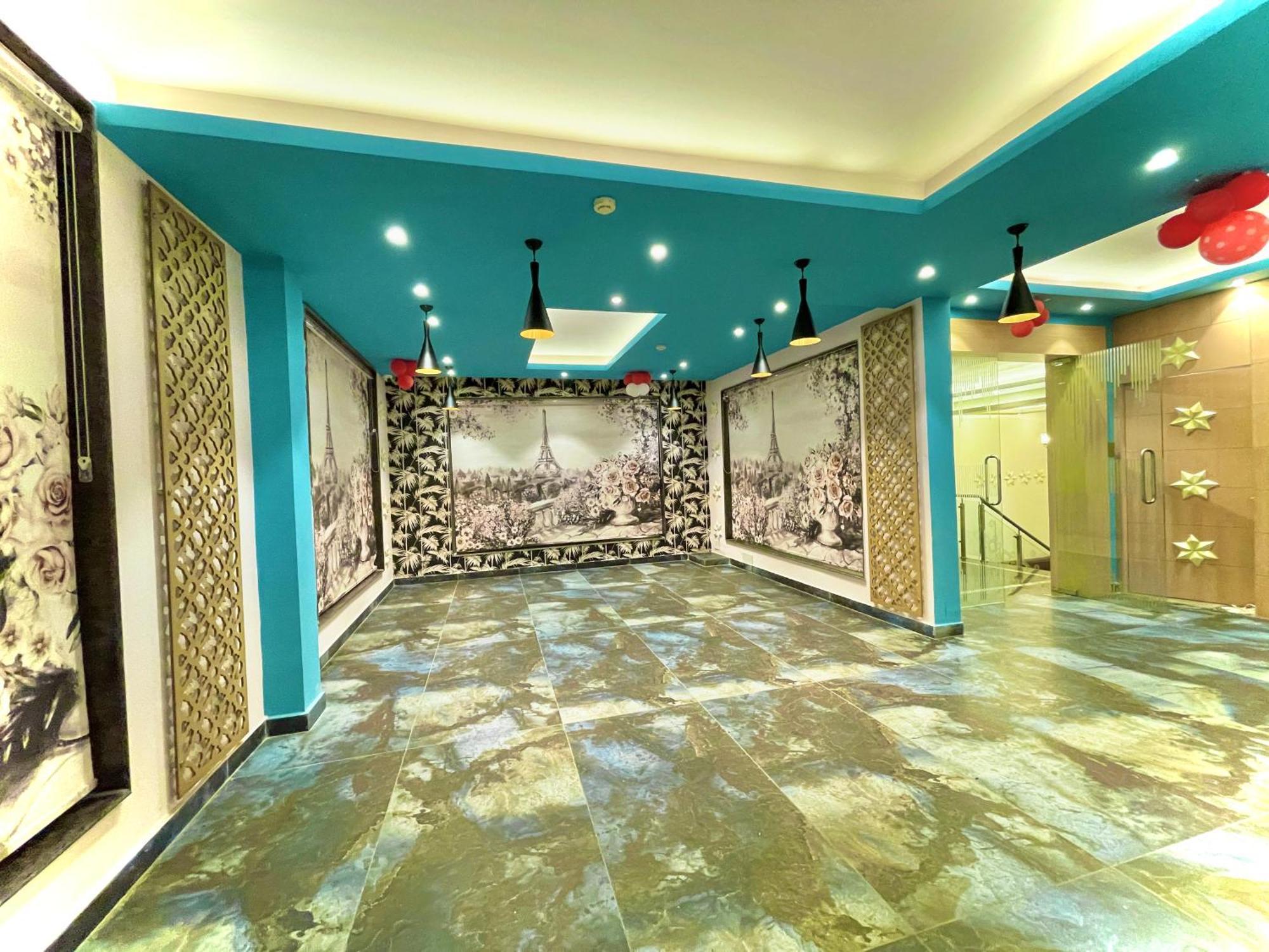 Hotel Kuber Palace ! Puri Near-Sea-Beach-And-Temple Fully-Air-Conditioned-Hotel With-Lift-And-Parking-Facility Εξωτερικό φωτογραφία
