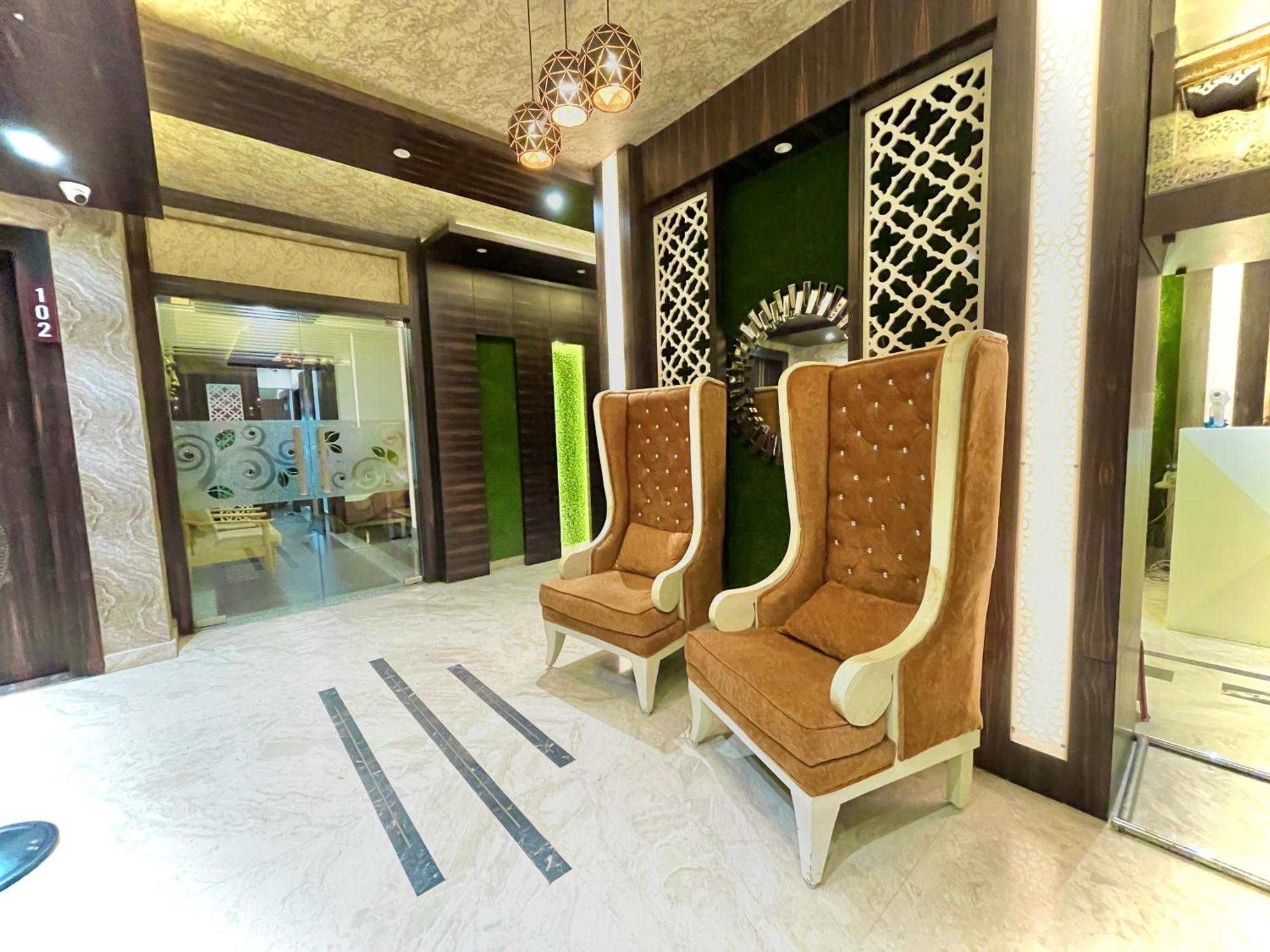 Hotel Kuber Palace ! Puri Near-Sea-Beach-And-Temple Fully-Air-Conditioned-Hotel With-Lift-And-Parking-Facility Εξωτερικό φωτογραφία