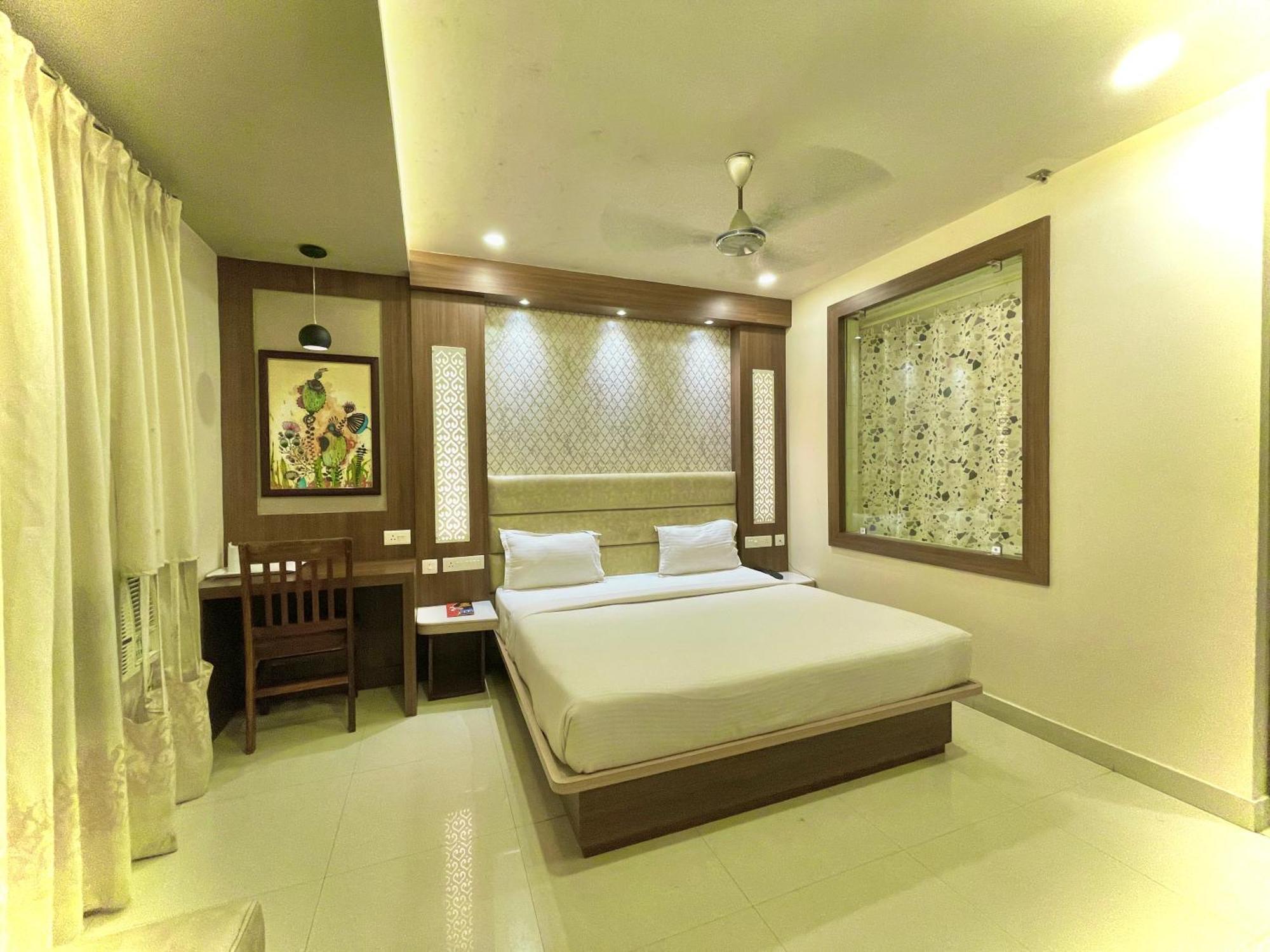 Hotel Kuber Palace ! Puri Near-Sea-Beach-And-Temple Fully-Air-Conditioned-Hotel With-Lift-And-Parking-Facility Εξωτερικό φωτογραφία