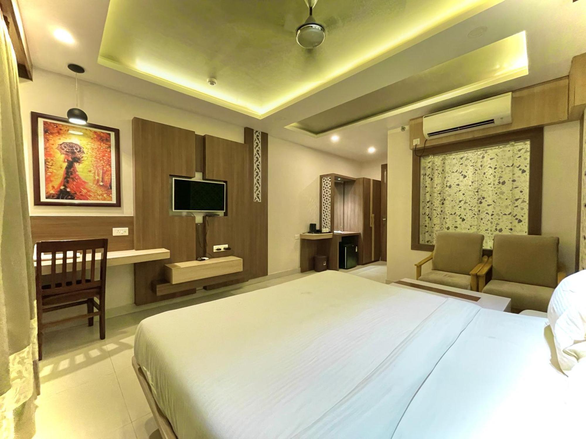 Hotel Kuber Palace ! Puri Near-Sea-Beach-And-Temple Fully-Air-Conditioned-Hotel With-Lift-And-Parking-Facility Εξωτερικό φωτογραφία