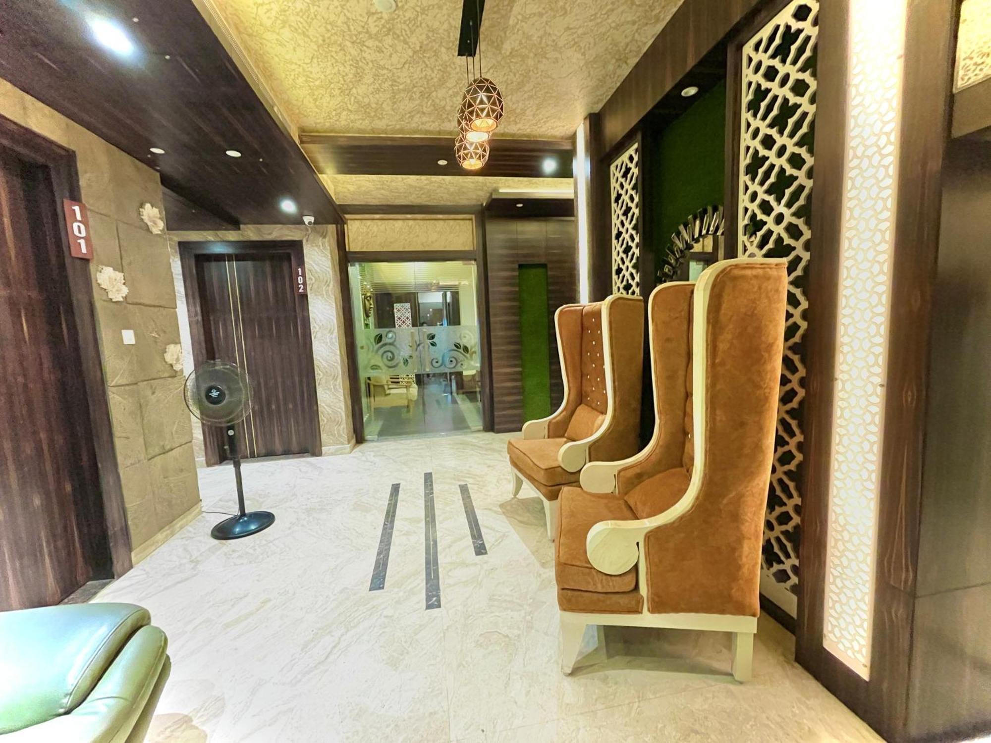 Hotel Kuber Palace ! Puri Near-Sea-Beach-And-Temple Fully-Air-Conditioned-Hotel With-Lift-And-Parking-Facility Εξωτερικό φωτογραφία