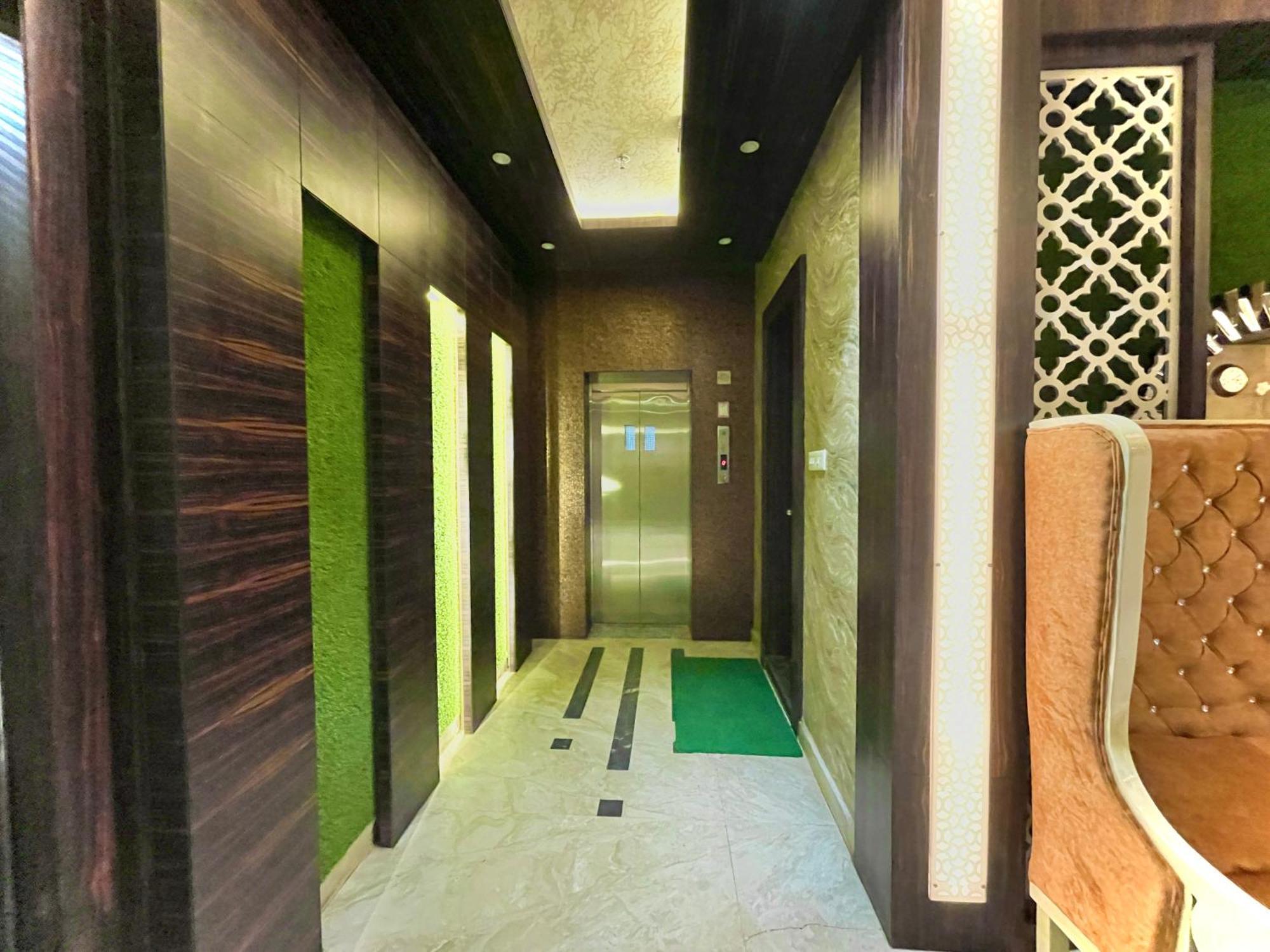 Hotel Kuber Palace ! Puri Near-Sea-Beach-And-Temple Fully-Air-Conditioned-Hotel With-Lift-And-Parking-Facility Εξωτερικό φωτογραφία