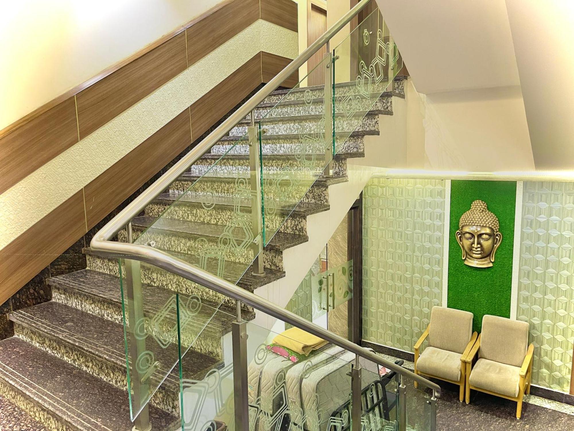 Hotel Kuber Palace ! Puri Near-Sea-Beach-And-Temple Fully-Air-Conditioned-Hotel With-Lift-And-Parking-Facility Εξωτερικό φωτογραφία