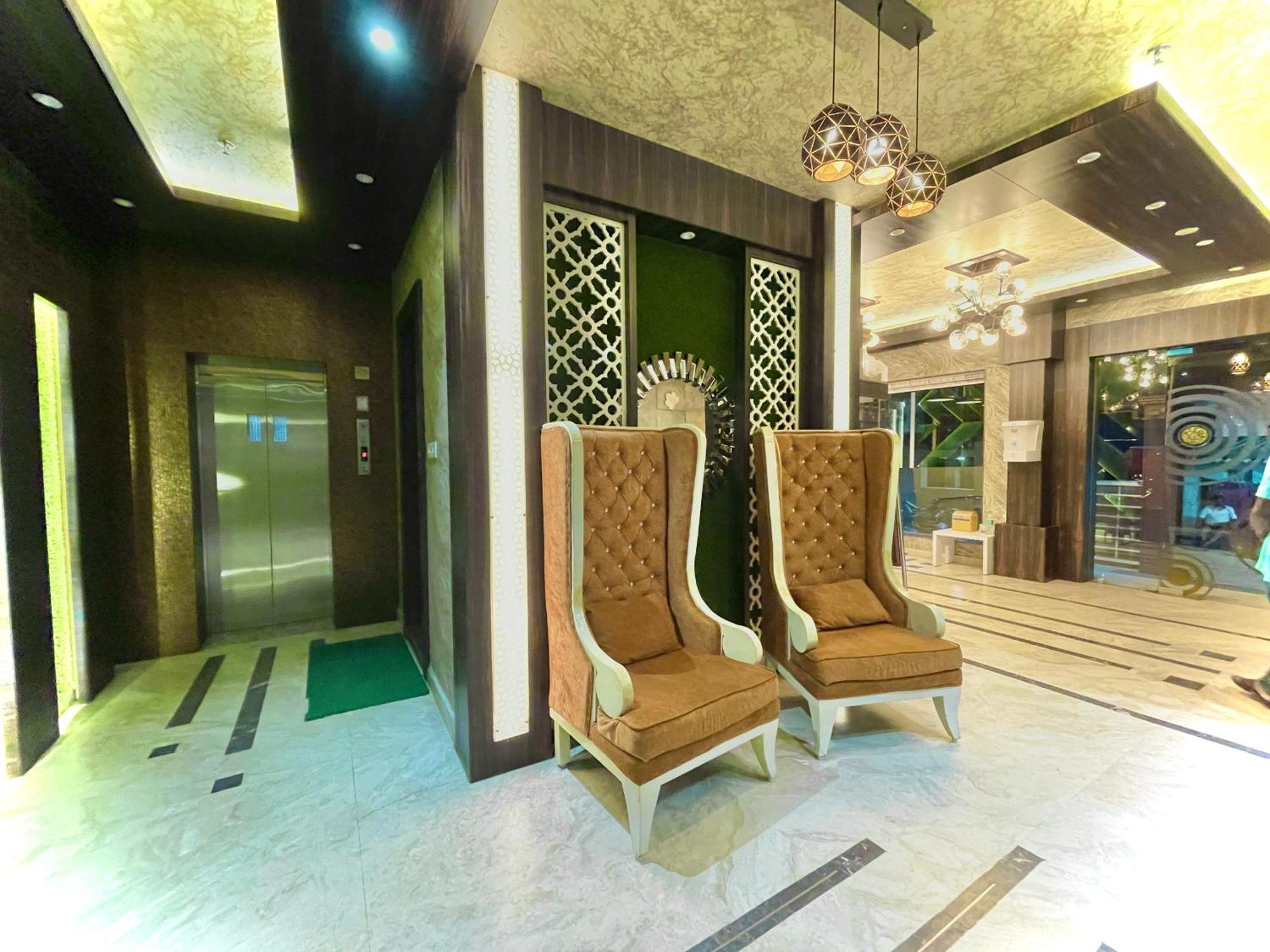 Hotel Kuber Palace ! Puri Near-Sea-Beach-And-Temple Fully-Air-Conditioned-Hotel With-Lift-And-Parking-Facility Εξωτερικό φωτογραφία