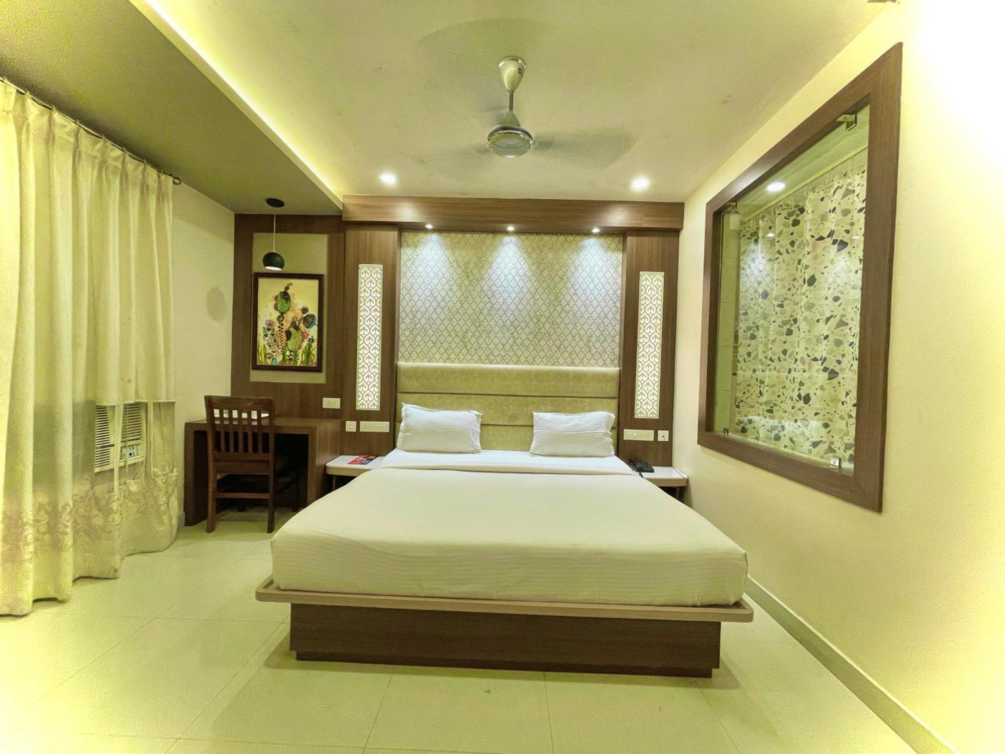 Hotel Kuber Palace ! Puri Near-Sea-Beach-And-Temple Fully-Air-Conditioned-Hotel With-Lift-And-Parking-Facility Εξωτερικό φωτογραφία