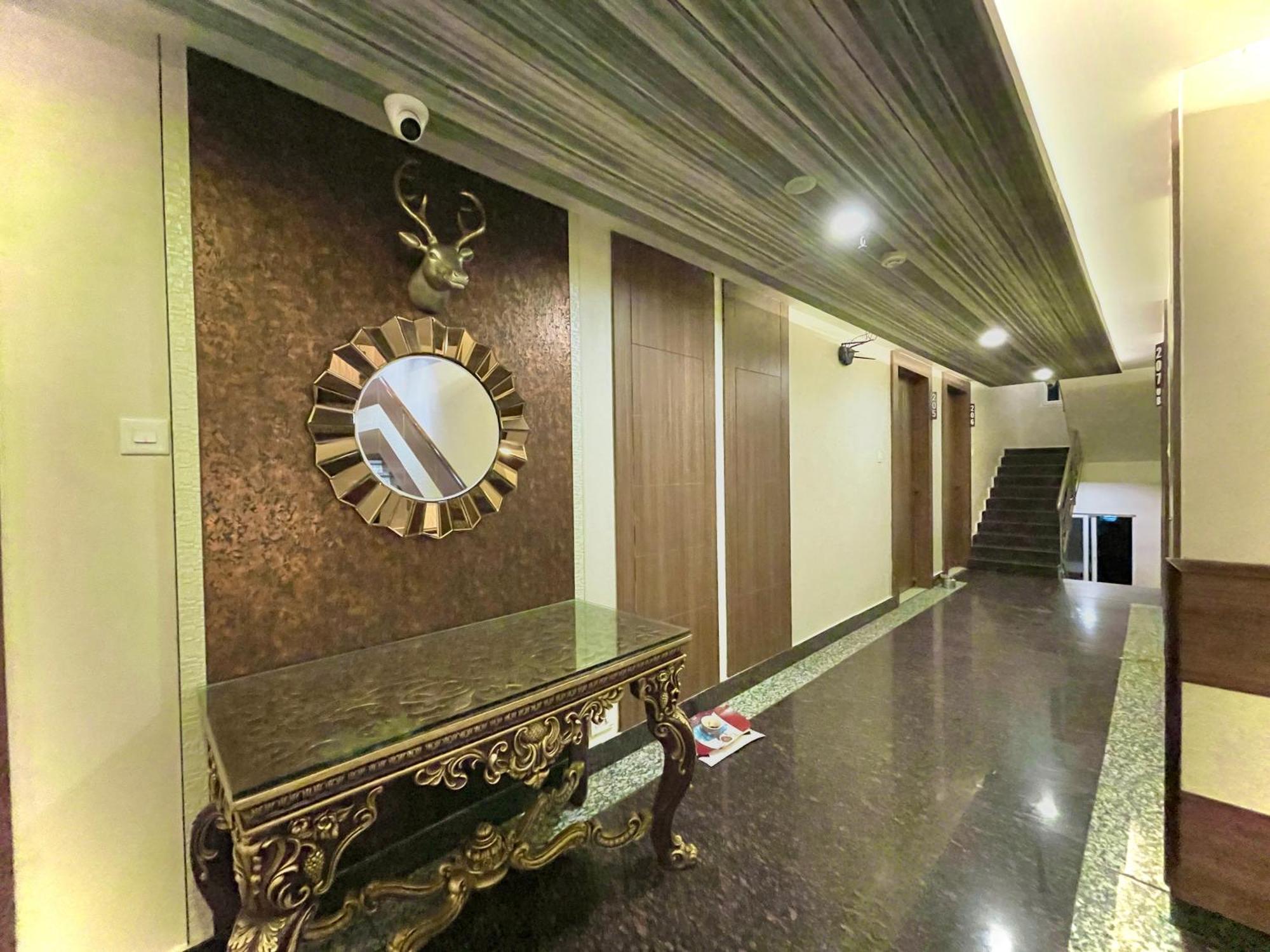 Hotel Kuber Palace ! Puri Near-Sea-Beach-And-Temple Fully-Air-Conditioned-Hotel With-Lift-And-Parking-Facility Εξωτερικό φωτογραφία