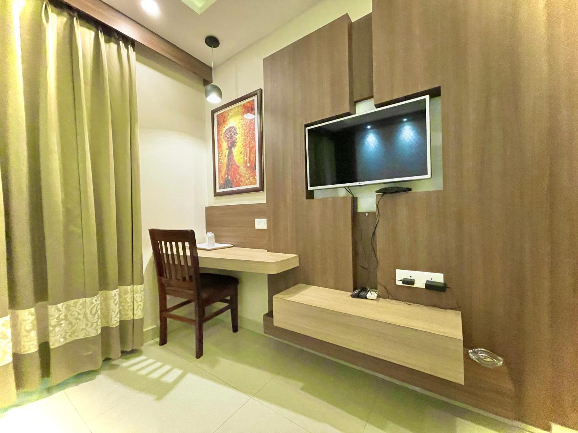 Hotel Kuber Palace ! Puri Near-Sea-Beach-And-Temple Fully-Air-Conditioned-Hotel With-Lift-And-Parking-Facility Εξωτερικό φωτογραφία