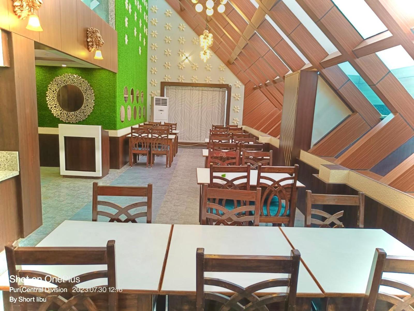 Hotel Kuber Palace ! Puri Near-Sea-Beach-And-Temple Fully-Air-Conditioned-Hotel With-Lift-And-Parking-Facility Εξωτερικό φωτογραφία