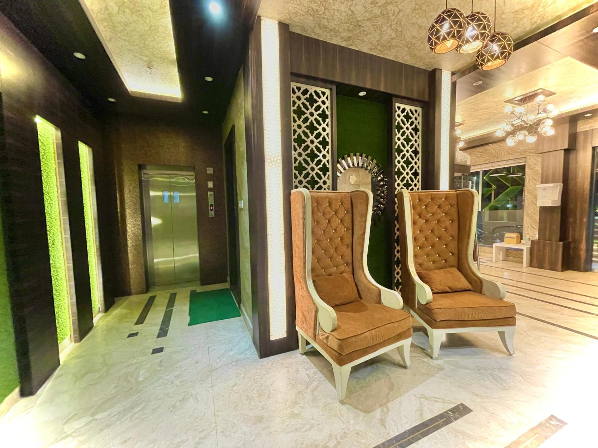 Hotel Kuber Palace ! Puri Near-Sea-Beach-And-Temple Fully-Air-Conditioned-Hotel With-Lift-And-Parking-Facility Εξωτερικό φωτογραφία