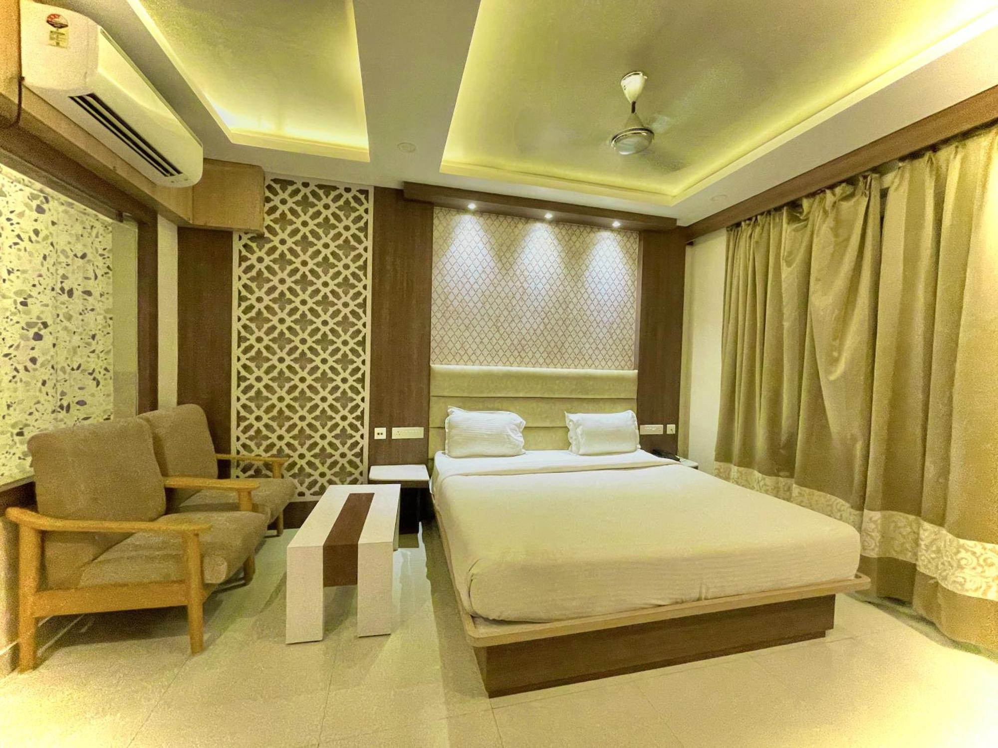 Hotel Kuber Palace ! Puri Near-Sea-Beach-And-Temple Fully-Air-Conditioned-Hotel With-Lift-And-Parking-Facility Εξωτερικό φωτογραφία