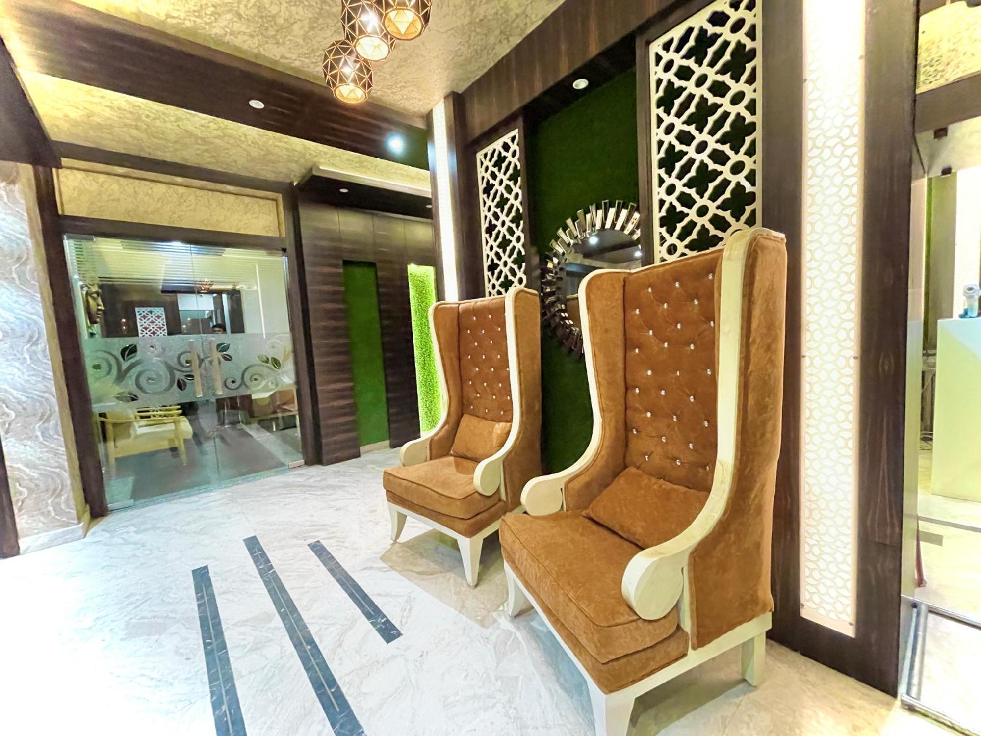 Hotel Kuber Palace ! Puri Near-Sea-Beach-And-Temple Fully-Air-Conditioned-Hotel With-Lift-And-Parking-Facility Εξωτερικό φωτογραφία