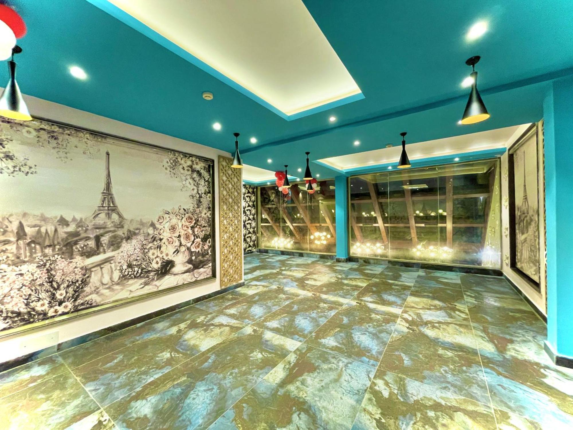 Hotel Kuber Palace ! Puri Near-Sea-Beach-And-Temple Fully-Air-Conditioned-Hotel With-Lift-And-Parking-Facility Εξωτερικό φωτογραφία