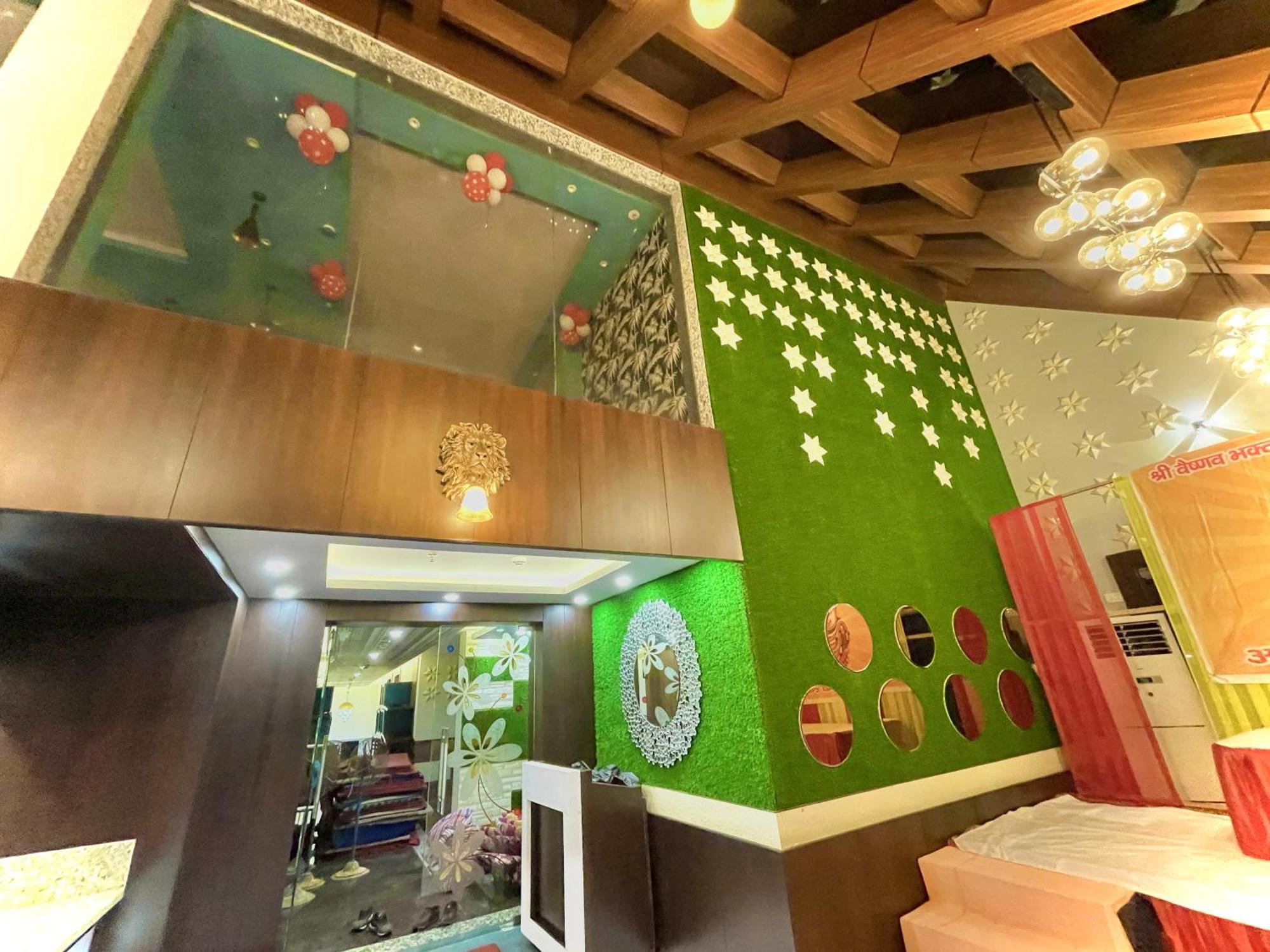 Hotel Kuber Palace ! Puri Near-Sea-Beach-And-Temple Fully-Air-Conditioned-Hotel With-Lift-And-Parking-Facility Εξωτερικό φωτογραφία