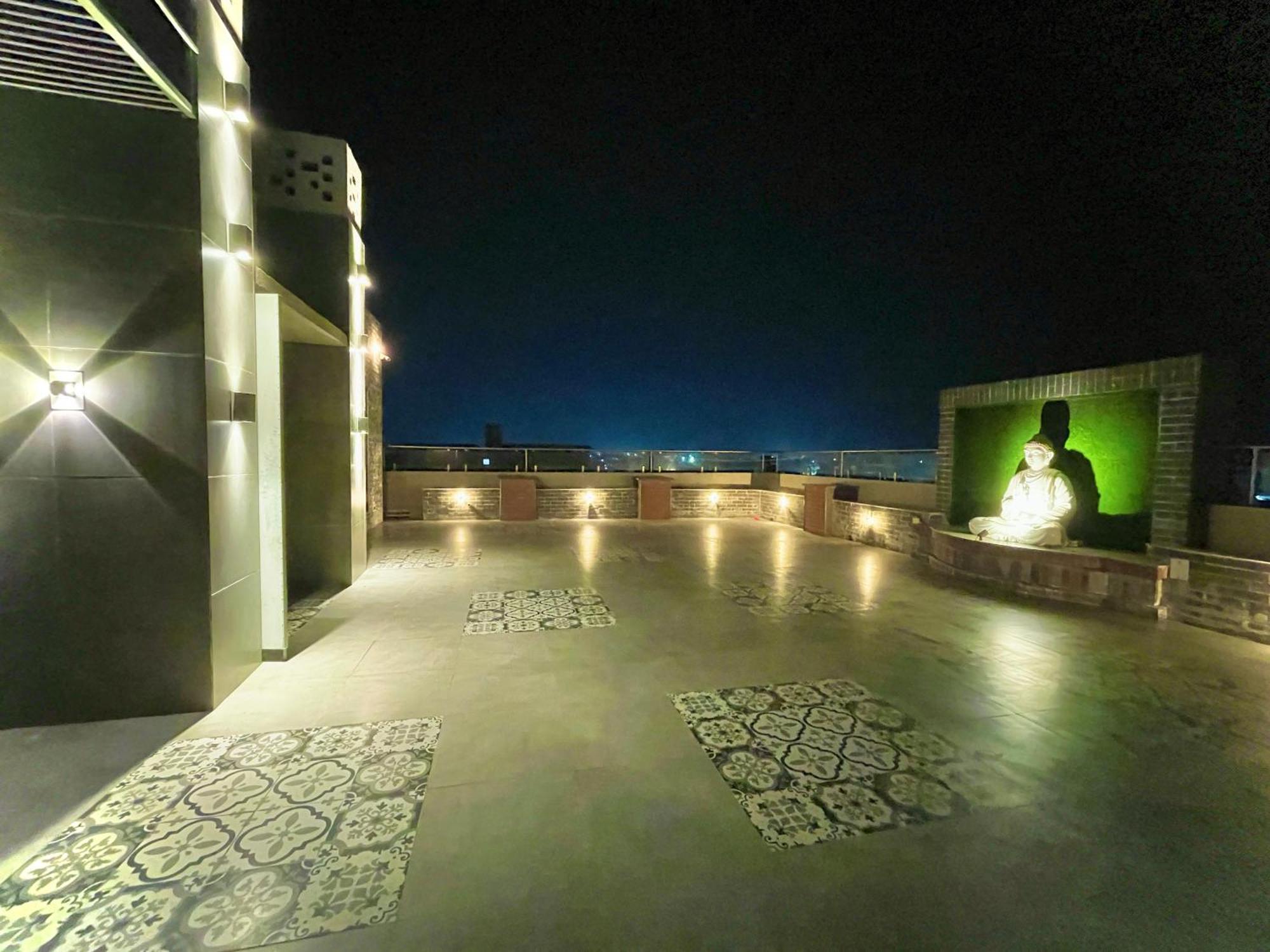 Hotel Kuber Palace ! Puri Near-Sea-Beach-And-Temple Fully-Air-Conditioned-Hotel With-Lift-And-Parking-Facility Εξωτερικό φωτογραφία