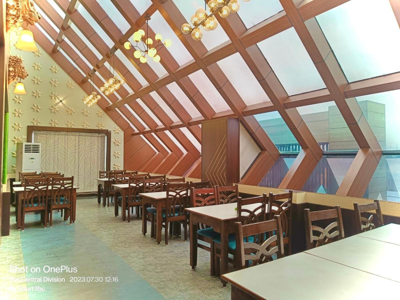 Hotel Kuber Palace ! Puri Near-Sea-Beach-And-Temple Fully-Air-Conditioned-Hotel With-Lift-And-Parking-Facility Εξωτερικό φωτογραφία