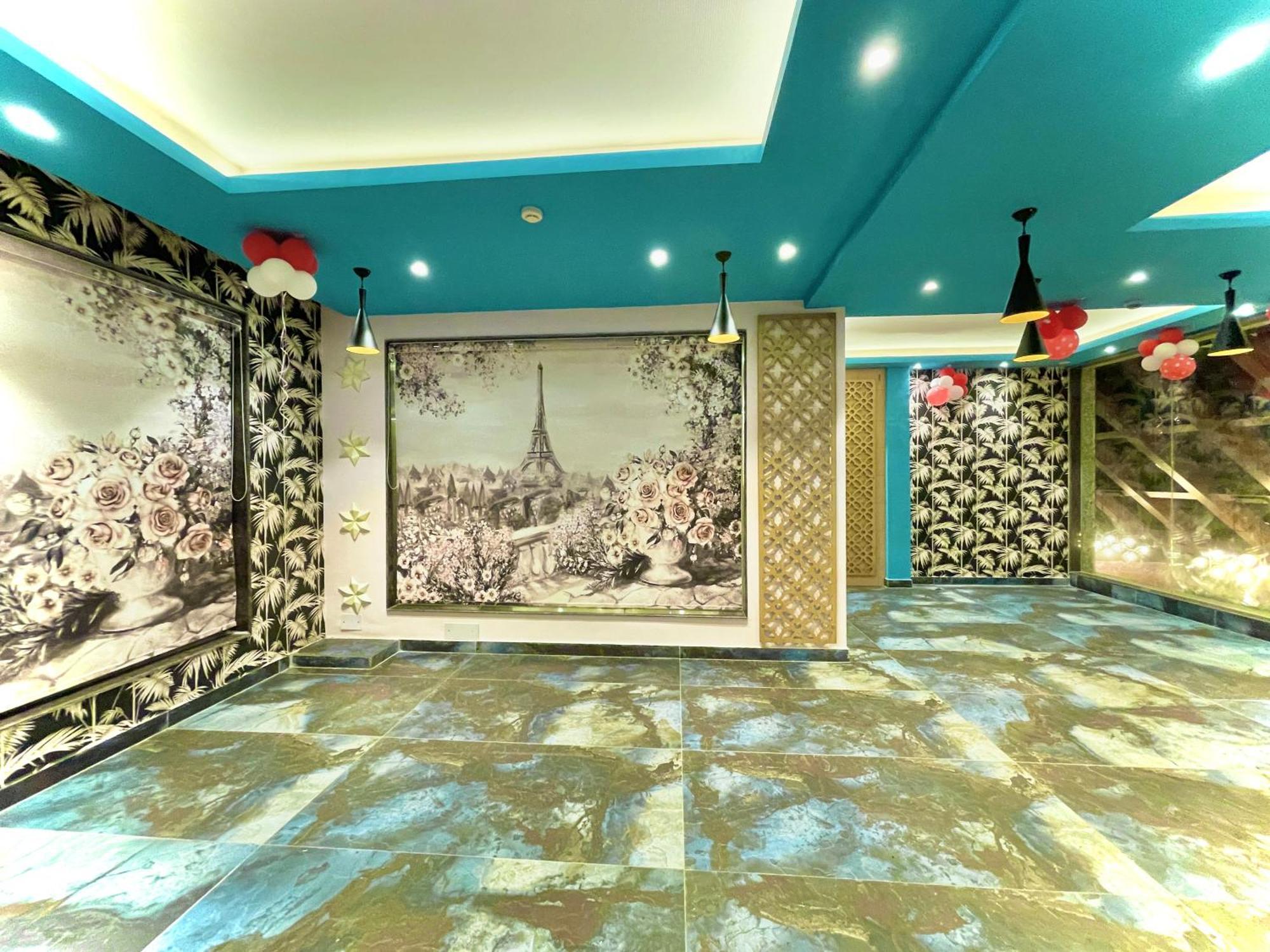Hotel Kuber Palace ! Puri Near-Sea-Beach-And-Temple Fully-Air-Conditioned-Hotel With-Lift-And-Parking-Facility Εξωτερικό φωτογραφία