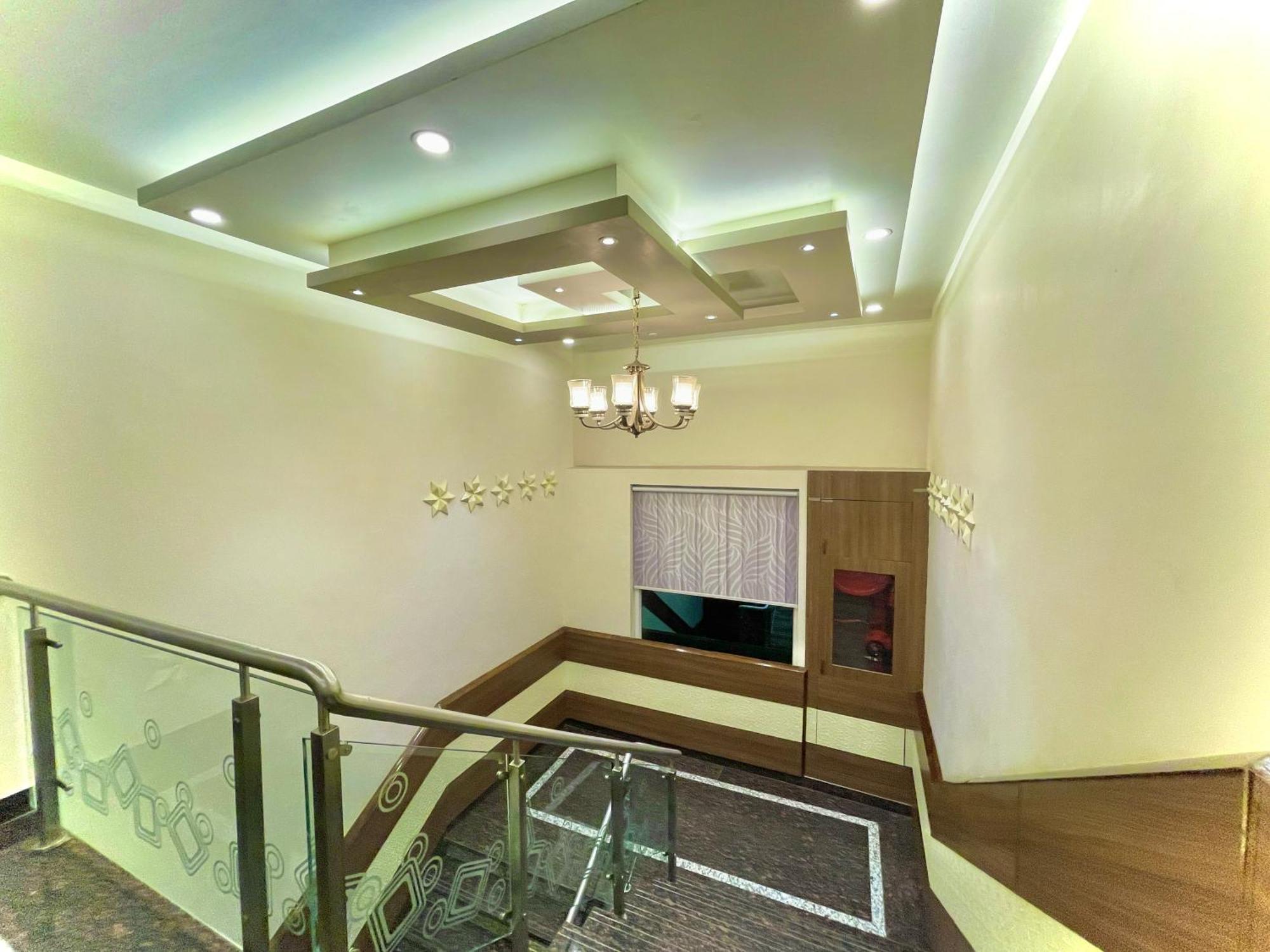 Hotel Kuber Palace ! Puri Near-Sea-Beach-And-Temple Fully-Air-Conditioned-Hotel With-Lift-And-Parking-Facility Εξωτερικό φωτογραφία