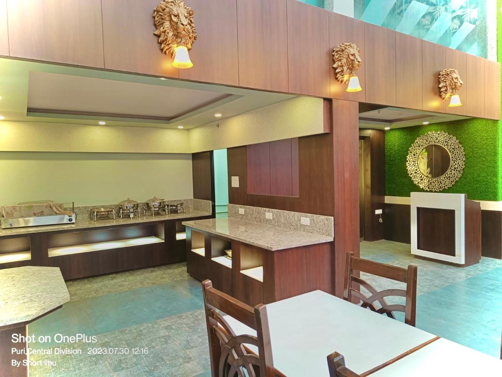 Hotel Kuber Palace ! Puri Near-Sea-Beach-And-Temple Fully-Air-Conditioned-Hotel With-Lift-And-Parking-Facility Εξωτερικό φωτογραφία