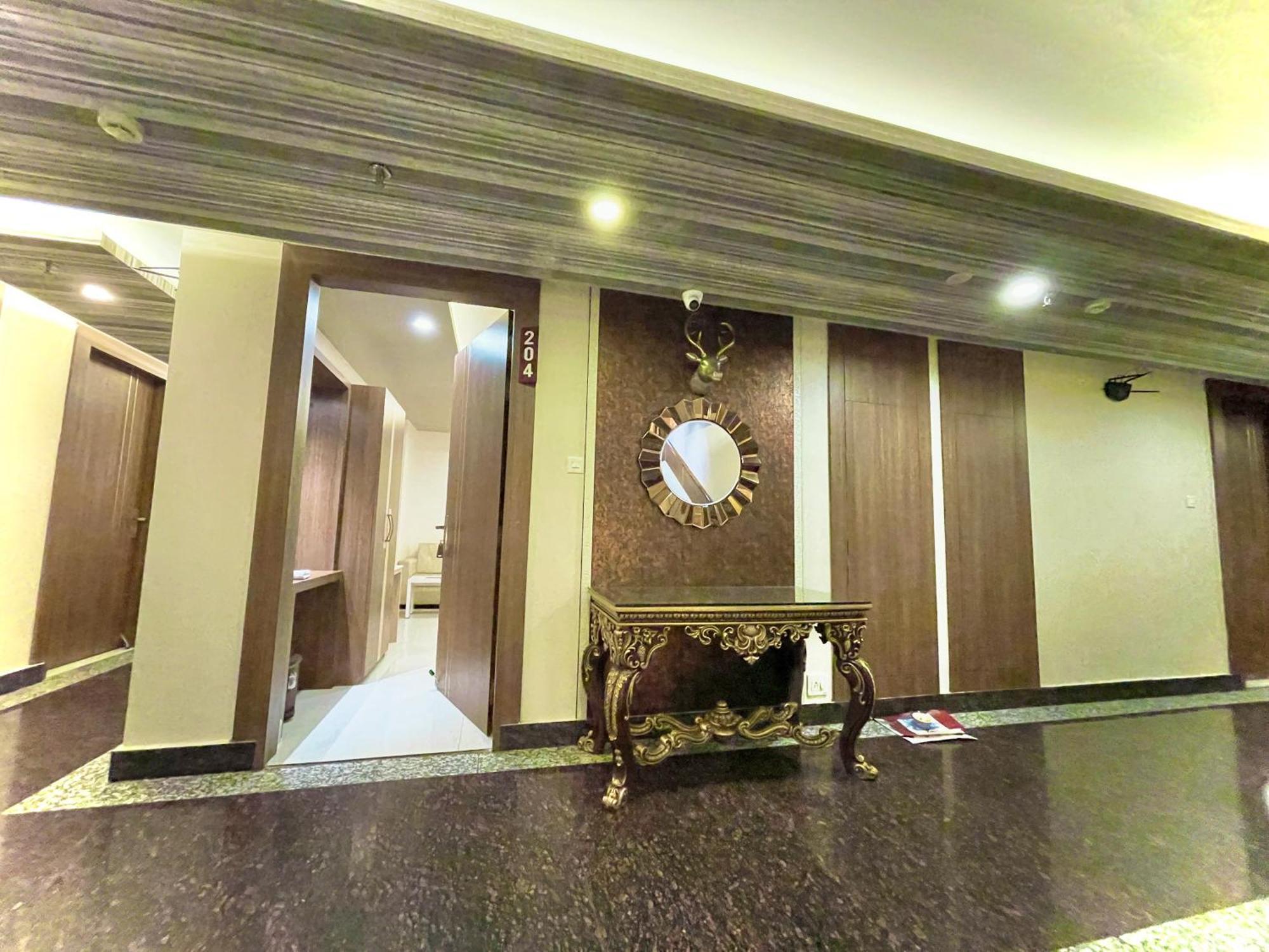 Hotel Kuber Palace ! Puri Near-Sea-Beach-And-Temple Fully-Air-Conditioned-Hotel With-Lift-And-Parking-Facility Εξωτερικό φωτογραφία