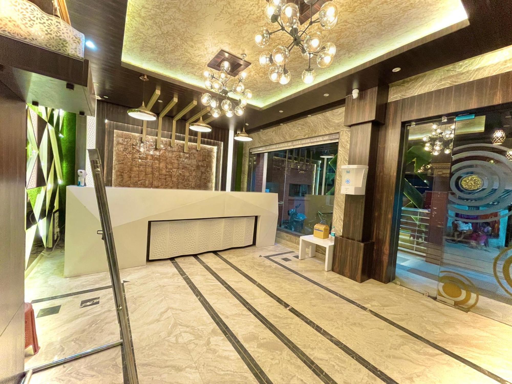 Hotel Kuber Palace ! Puri Near-Sea-Beach-And-Temple Fully-Air-Conditioned-Hotel With-Lift-And-Parking-Facility Εξωτερικό φωτογραφία